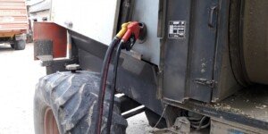 Ceny paliw 15 kwietnia 2026 są niższe. KZSM: koszty nadal wysokie