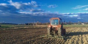 Droższe nawozy i&nbsp;paliwo. Kiedy ruszy pomoc od rządu dla rolników?
