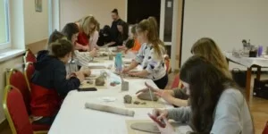 dzieci na wsi-zajęcia ceramiczne-zajęcia dla dzieci-dzieci na wsi-co robią dzieci na wsi