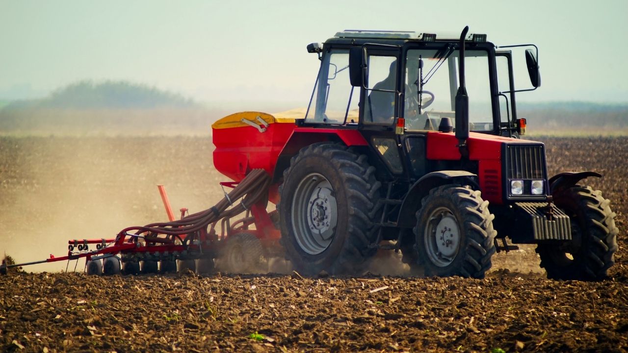 Koniec z ważnymi dotacjami dla rolników! Po 120 tys. zł chętnie sięgali młodzi