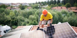 Dotacje na panele PV i magazyny energii 2026. Jak je dostać