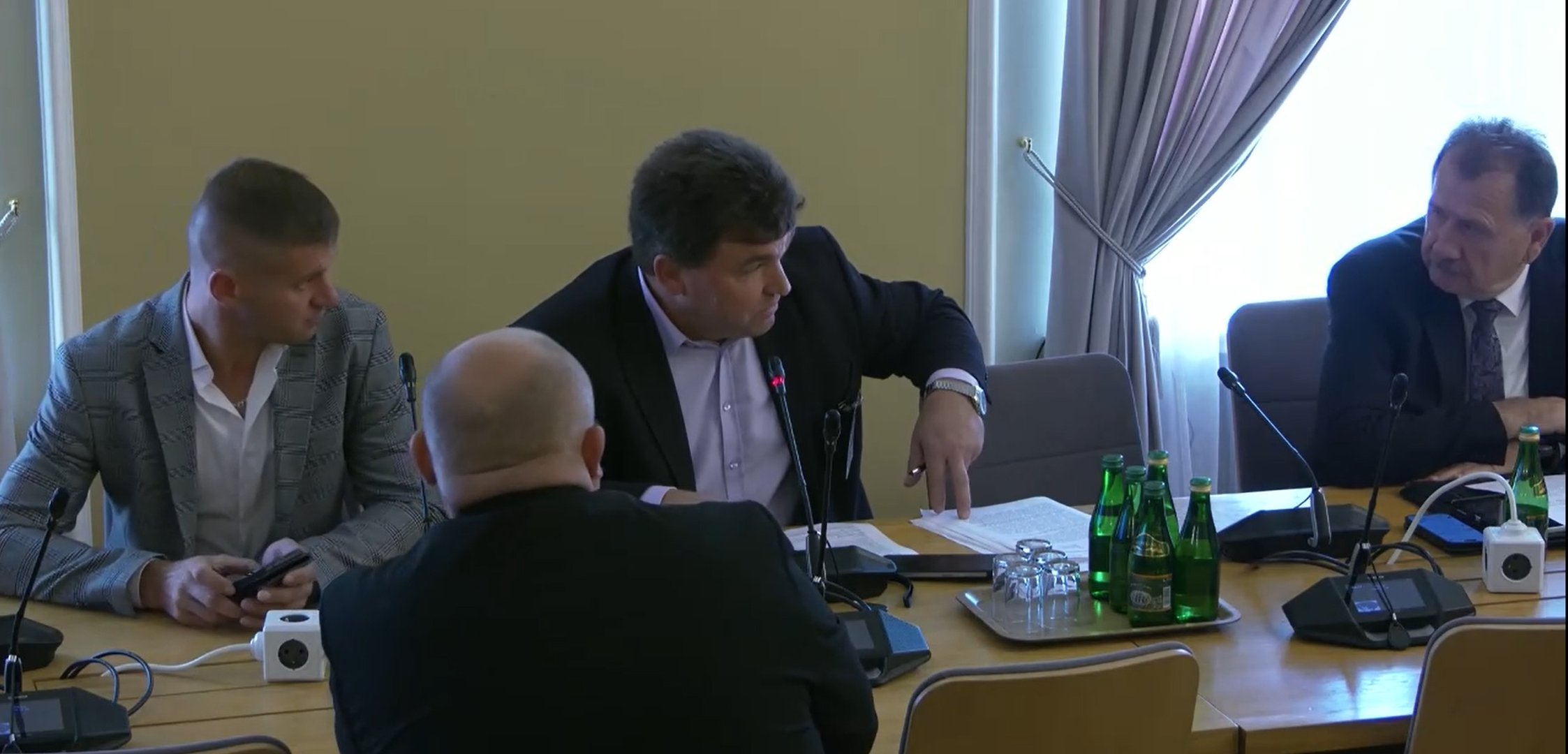 Krzysztof Kozak z Lubelskiego Stowarzyszenia Rolniczego podczas debaty o elektronicznej ewidencji zabiegów ochrony roślin w Sejmie.